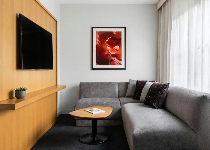 55 Downtown 4*