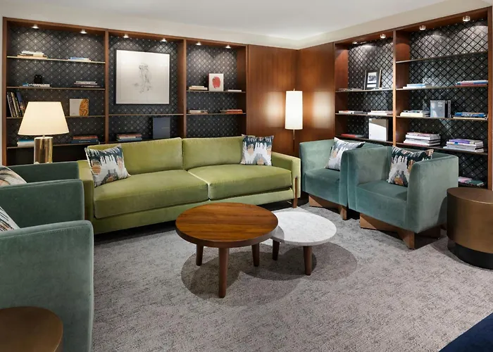 55 Downtown Hotel 4*